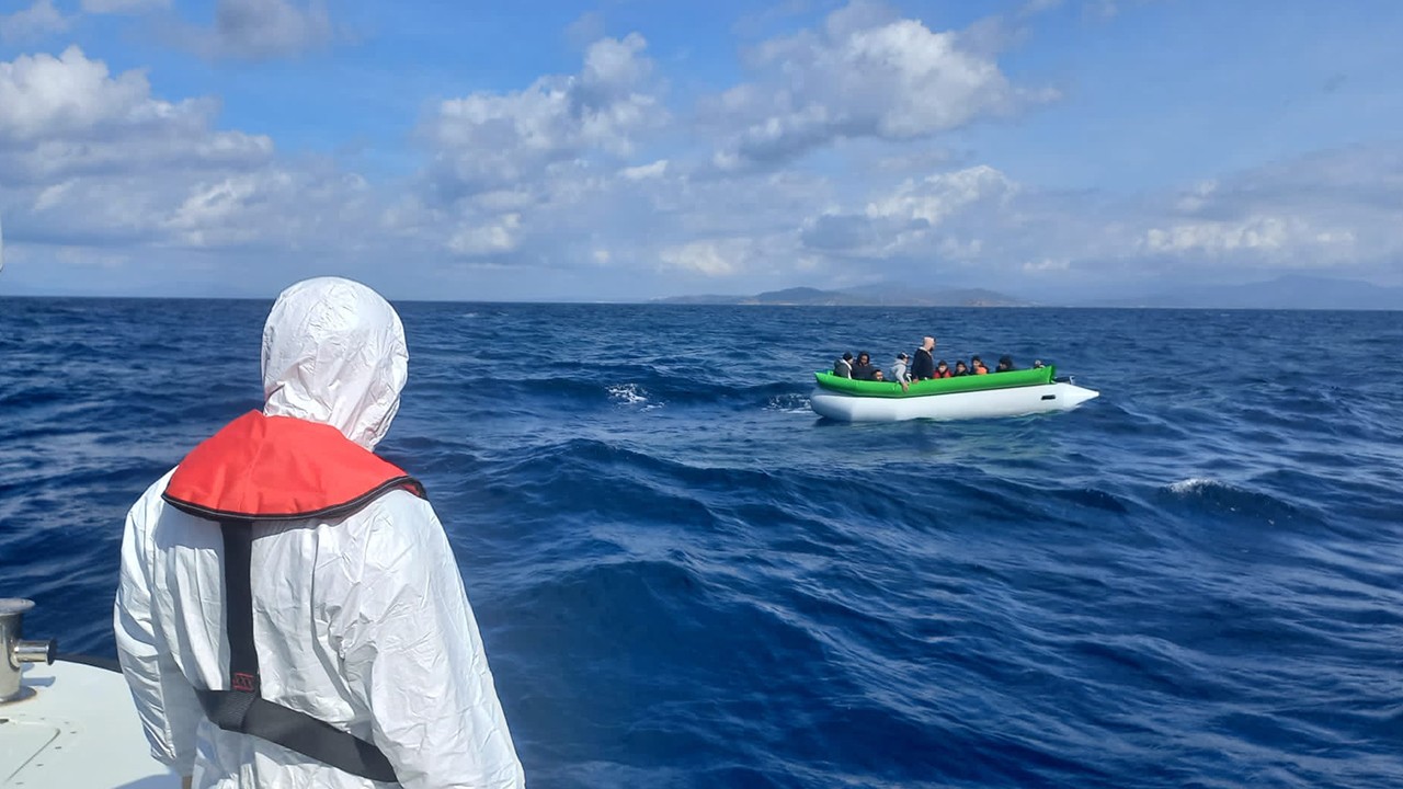 Türk kara sularına geri itilen 60 göçmen KURT