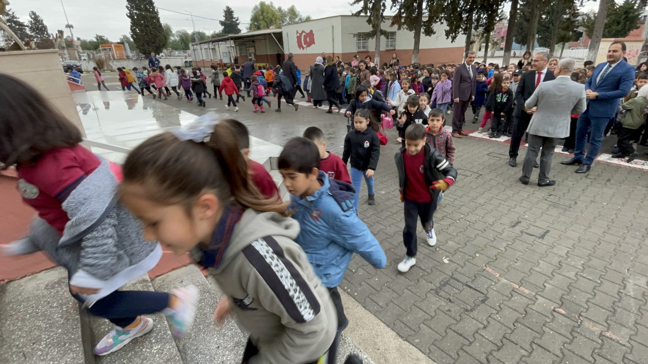 Depremden etkilenen Adana’da öğrenciler için ders zili çaldı