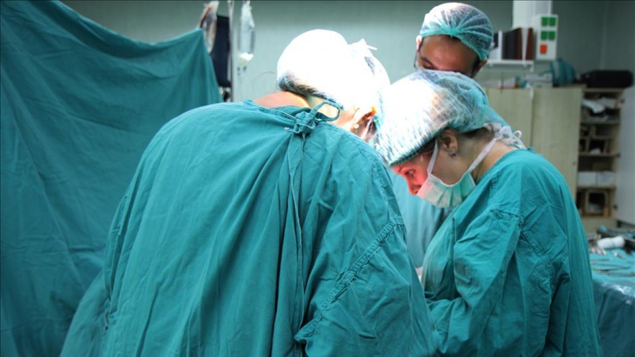Sünnet için hastaneye götürülen çocuğa bademcik ameliyatı yapıldı
