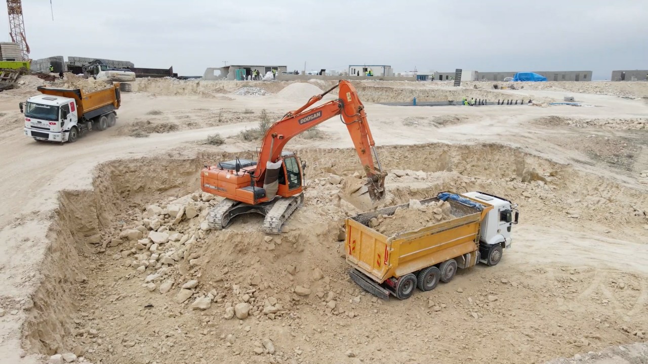 Kalıcı konutlar için ilk kazma vuruldu