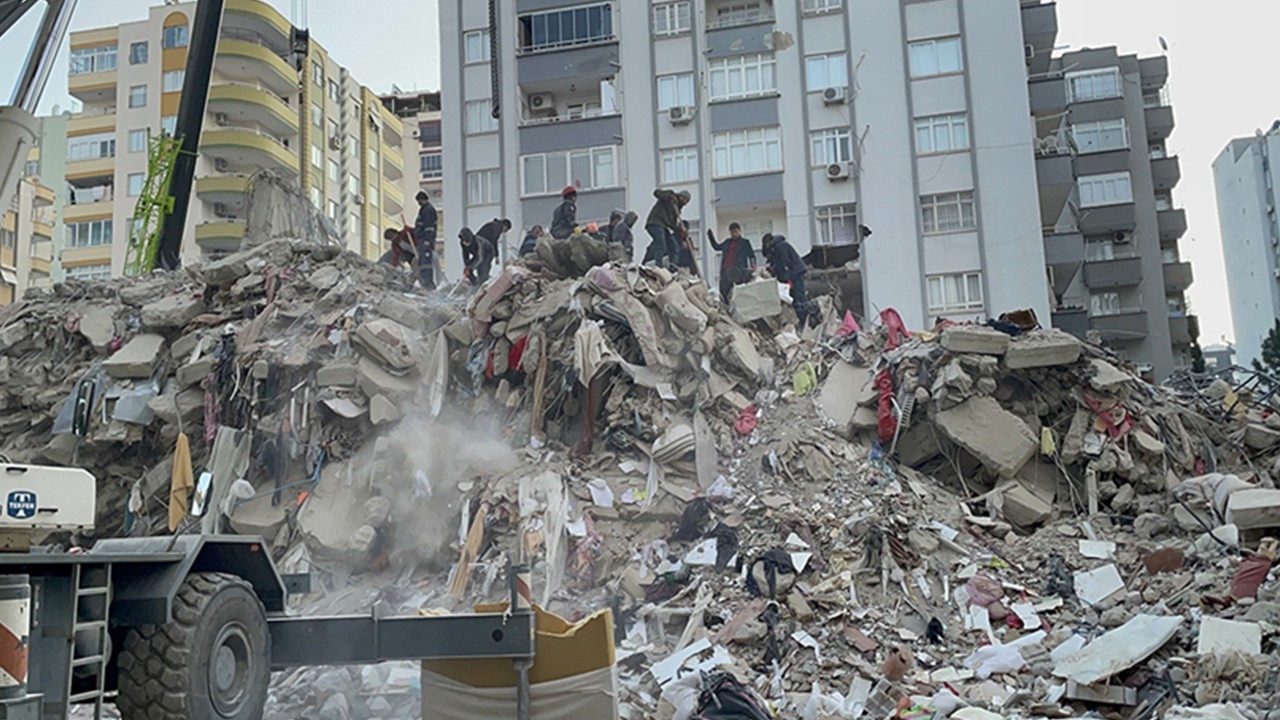 Depremde yıkılan binanın mühendisi kusurunun olmadığını savundu