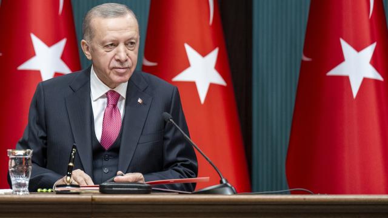 AK Parti'de Erdoğan'ın Cumhurbaşkanı adaylığı imzaya açıldı