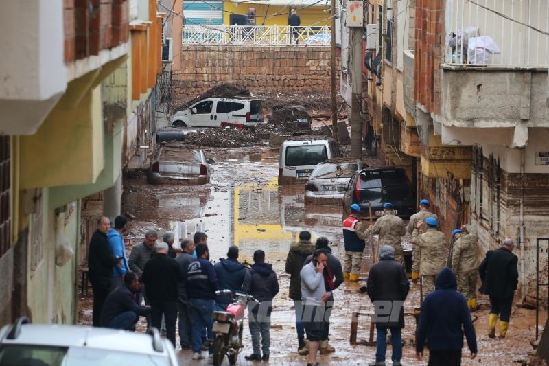 Şanlıurfa’da selden etkilenen Karakoyun Deresi civarı temizleniyor