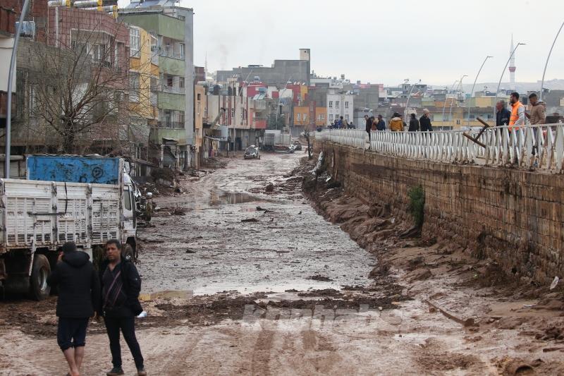 Şanlıurfa’da selden etkilenen Karakoyun Deresi civarı temizleniyor