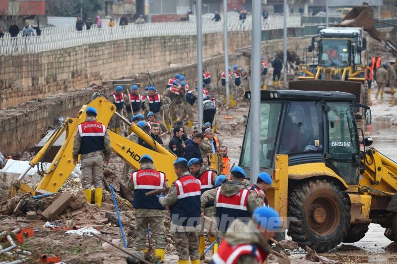 Şanlıurfa’da selden etkilenen Karakoyun Deresi civarı temizleniyor
