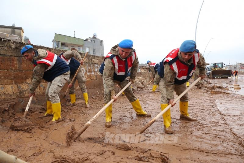 Şanlıurfa’da selden etkilenen Karakoyun Deresi civarı temizleniyor