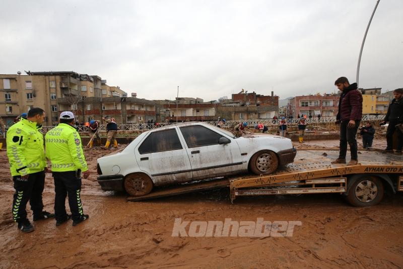 Şanlıurfa’da selden etkilenen Karakoyun Deresi civarı temizleniyor