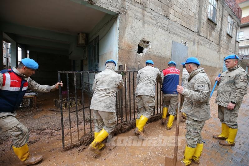 Şanlıurfa’da selden etkilenen Karakoyun Deresi civarı temizleniyor