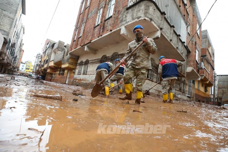 Şanlıurfa’da selden etkilenen Karakoyun Deresi civarı temizleniyor