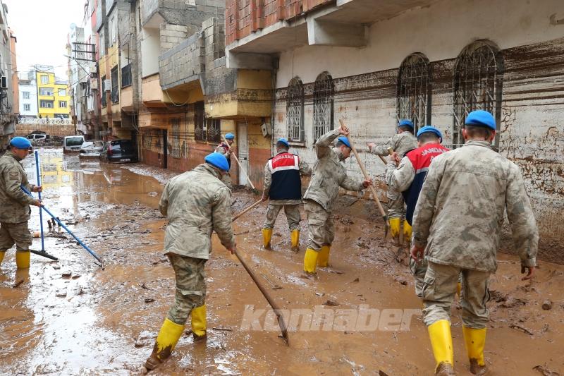 Şanlıurfa’da selden etkilenen Karakoyun Deresi civarı temizleniyor