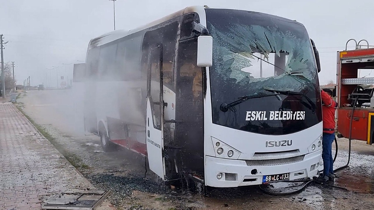 Konya-Aksaray yolunda seyir halindeki araçta yangın