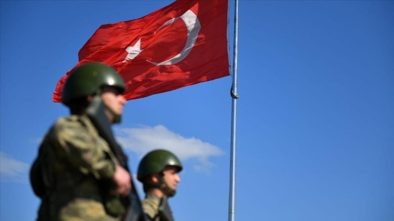 Türkiye’ye girmeye çalışan  2 terörist sınırda yakalandı