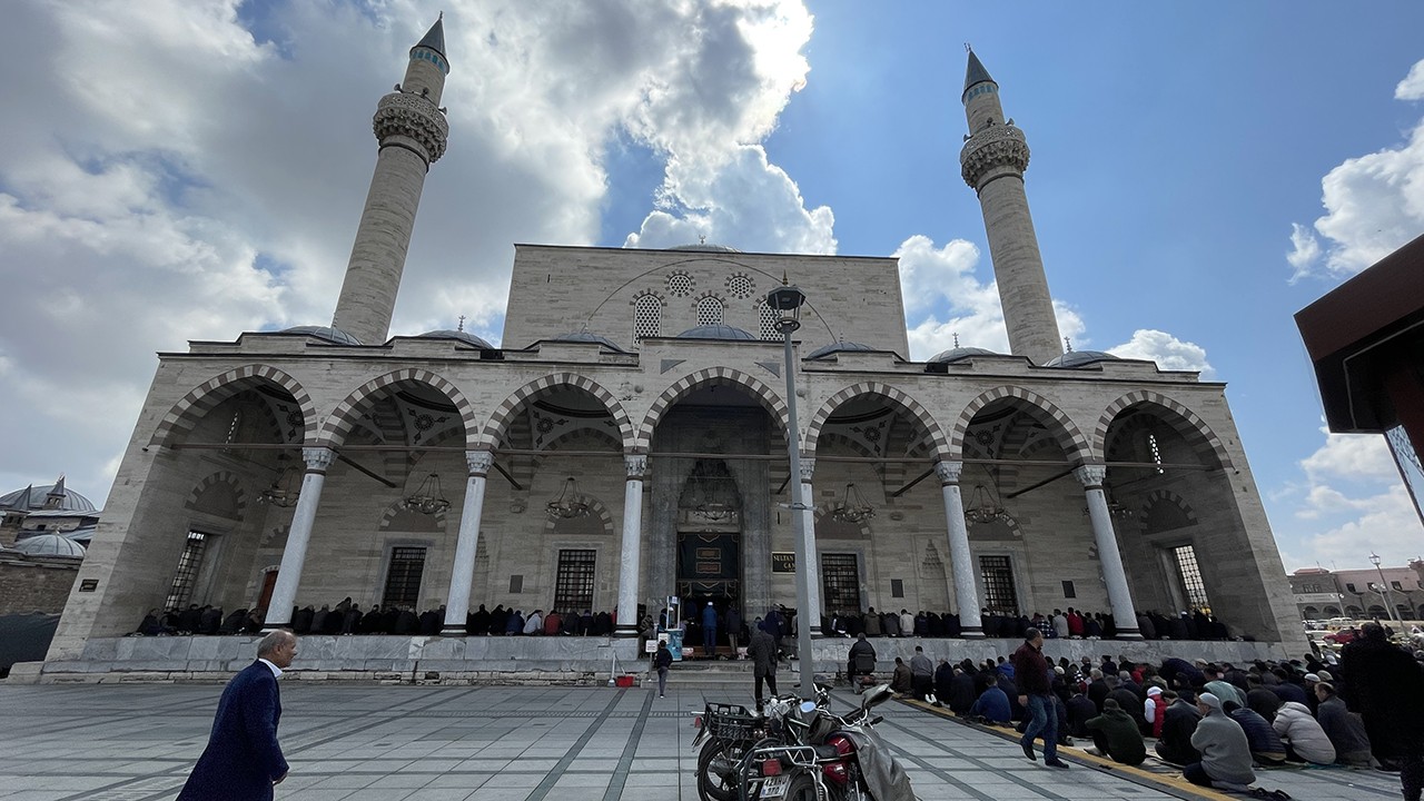 Konya’da ramazan ayının ilk cuma namazı kılındı