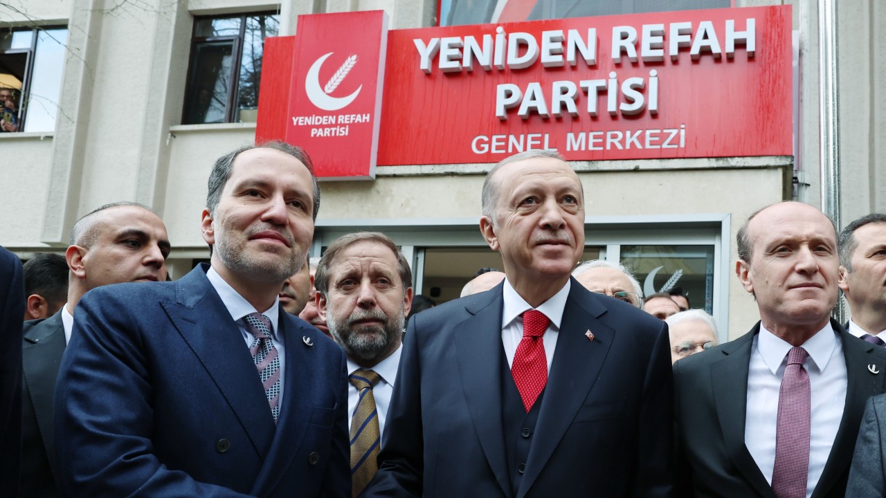 Cumhurbaşkanı Erdoğan, Yeniden Refah Partisi Genel Başkanı Erbakan’ı ziyaret etti