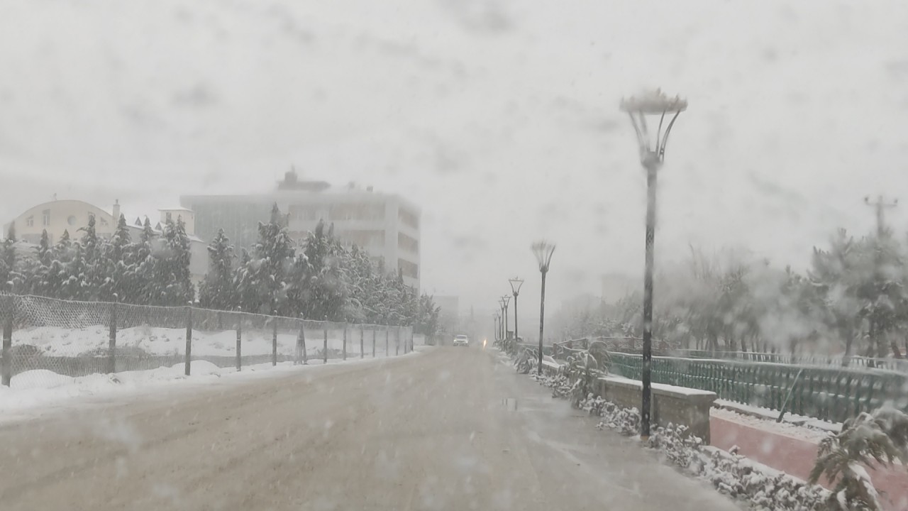 Konya’nın bazı ilçelerinde kar yağışı etkili oldu