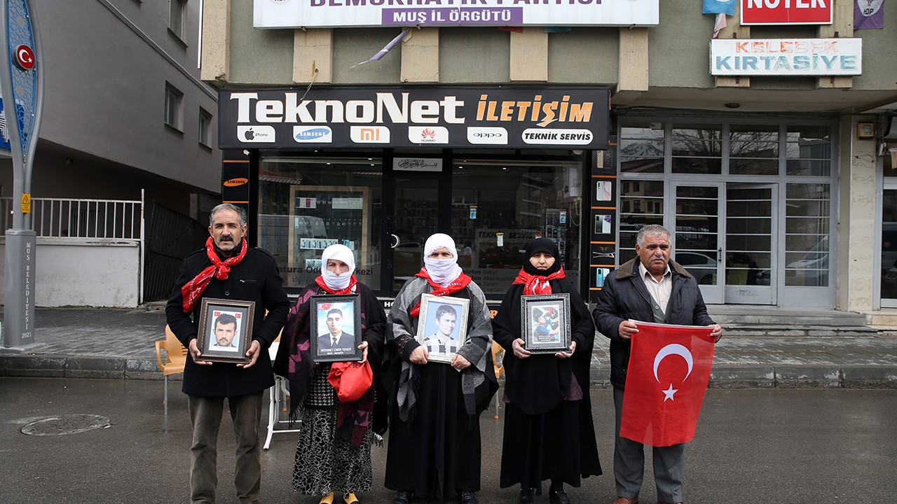 Aileler çocukları için HDP önündeki eylemlerini sürdürdü