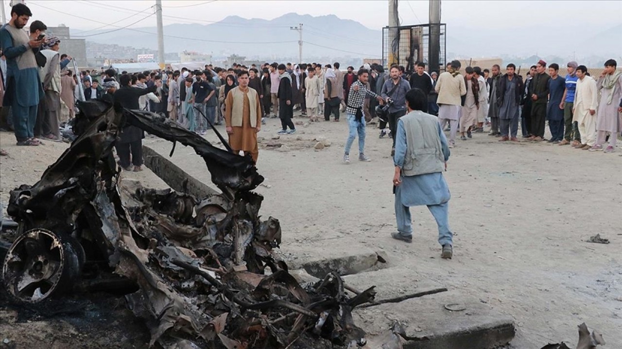 Afganistan’da okula  bombalı saldırı: 2 öğrenci öldü
