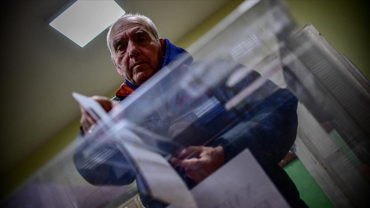 Bulgaristan’da halk erken genel seçim için sandık başında