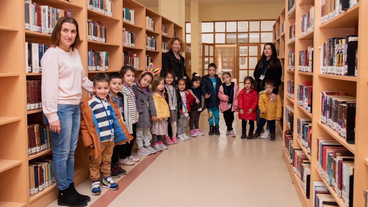 Anaokulu öğrencileri, Prof. Dr. Erol Güngör Kütüphanesini ziyaret etti