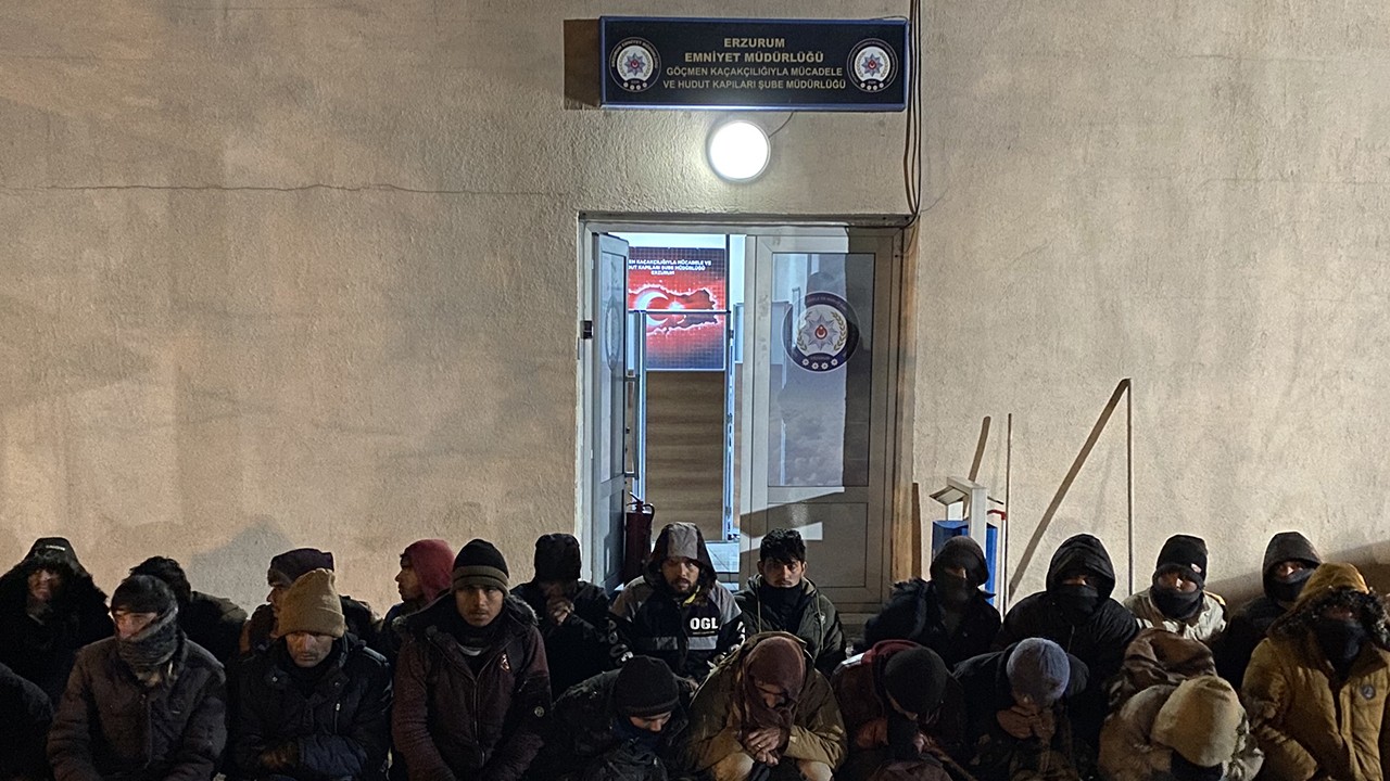 Kargo aracının kasasında 41 göçmen yakalandı