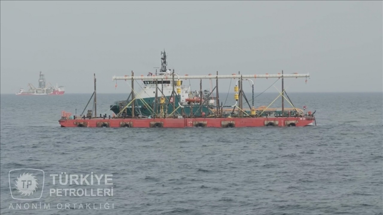 Karadeniz gazını karaya taşıyacak boruların deniz tabanına yerleştirme işlemi tamamlandı