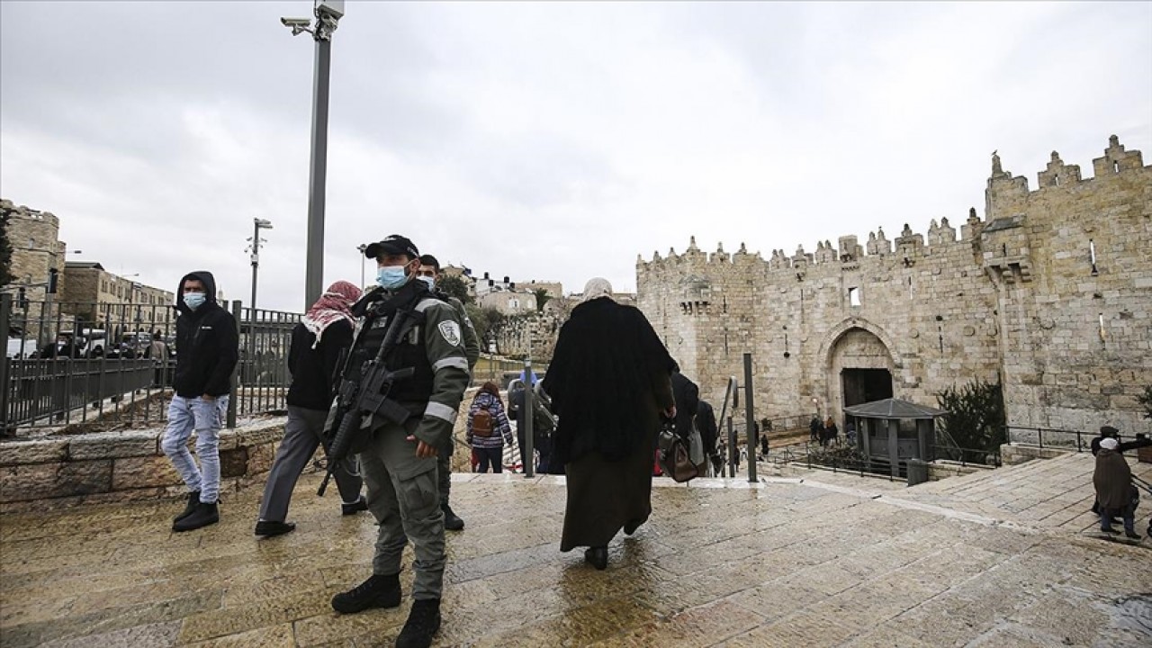 İsrail güçleri Filistinlilerin Mescid-i Aksa’ya girişini engelledi