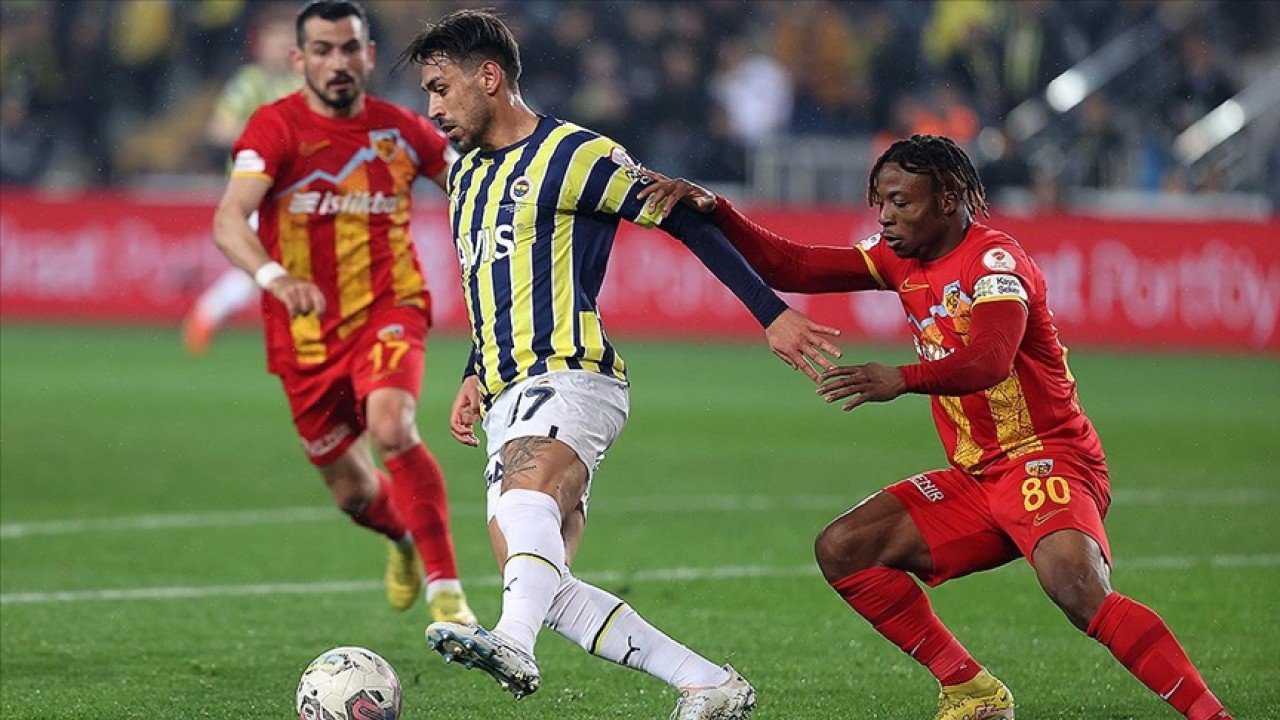 Fenerbahçe’de İrfan Can Kahveci taraftarlardan özür diledi