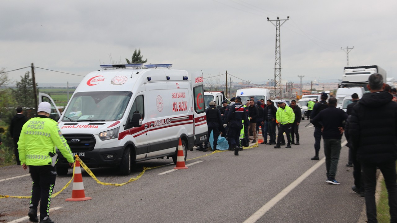 Araç yol çalışması yapan işçilere çarptı :3 kişi öldü,1'i ağır yaralı