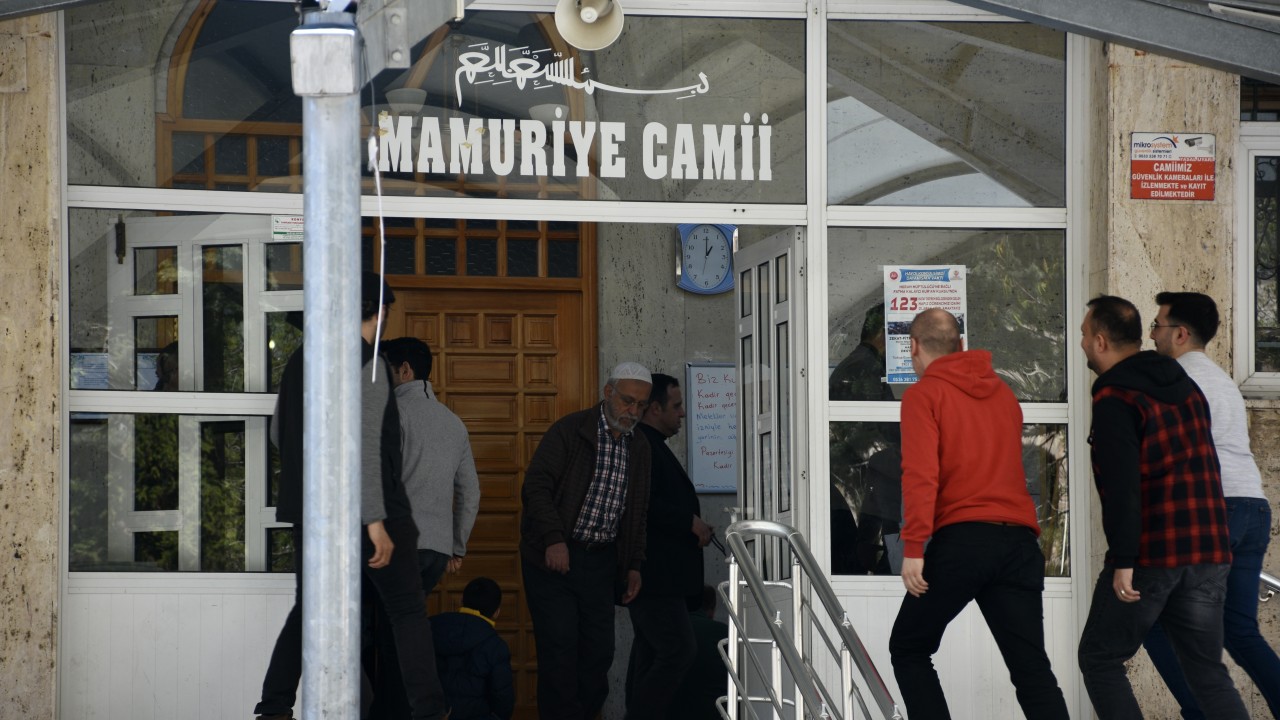 Konya'daki camilerde ramazanın son cuma namazı kılındı