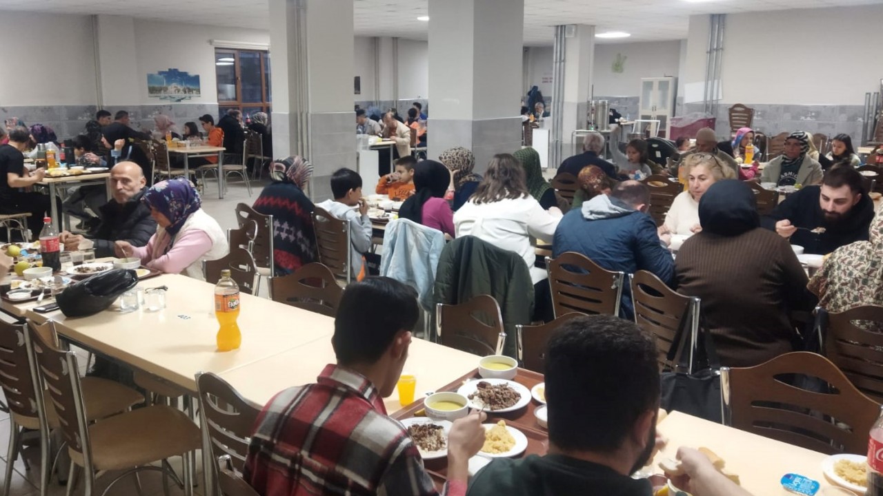 Yurtta kalan depremzede aileler Beyşehir'e veda ediyor