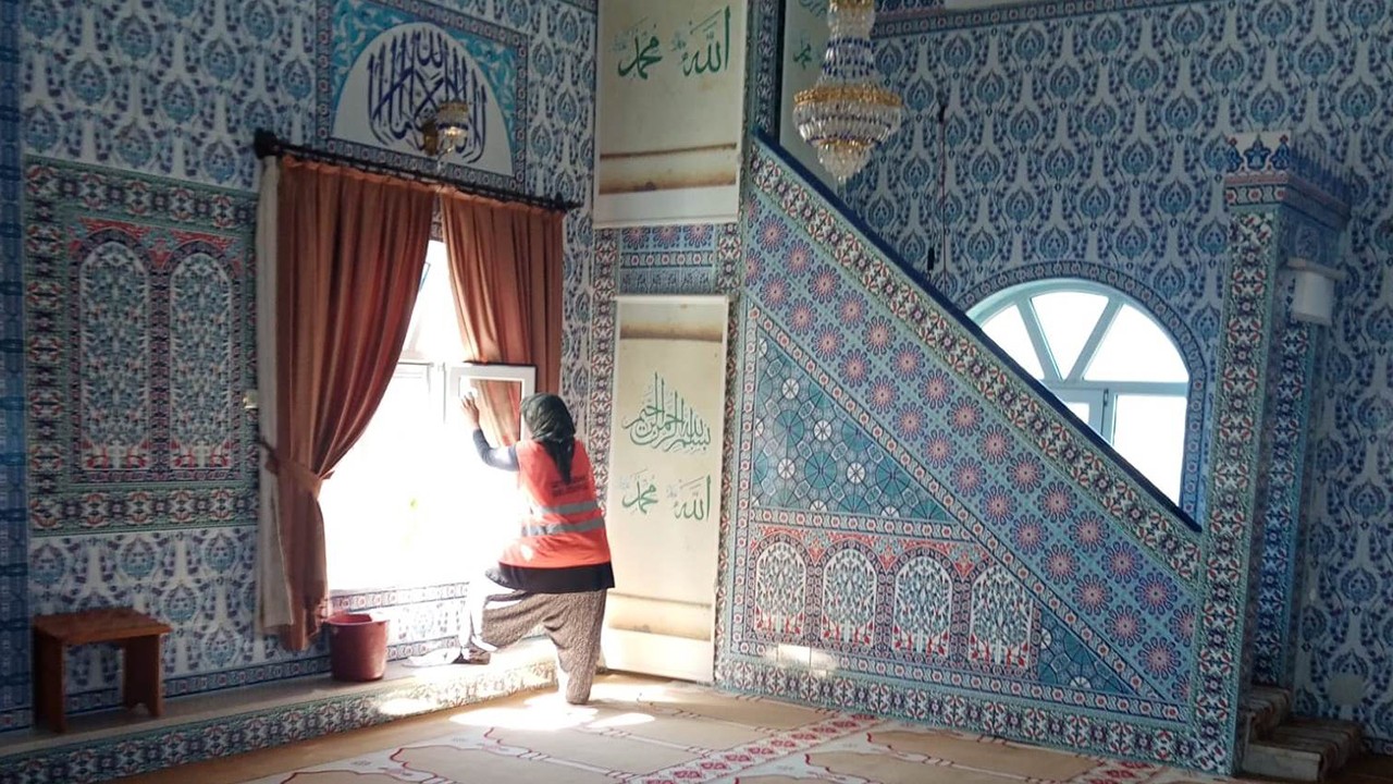 Seydişehir’de camilerde bayram temizliği