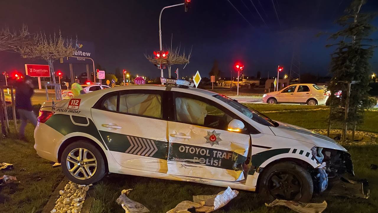 Aksaray’da otomobil ile polis aracı çarpıştı, 3’ü polis 6 kişi yaralandı