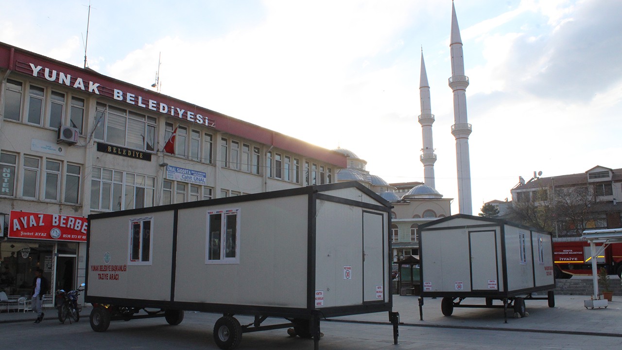 Yunak Belediyesi iki yeni mobil taziye aracını hizmete sundu