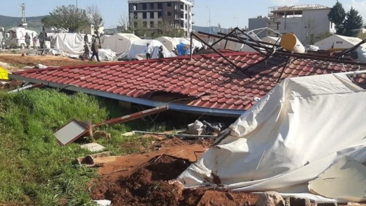 Pazarcık'taki çadır kenti fırtına ve hortum vurdu: 1 ölü, 44 yaralı