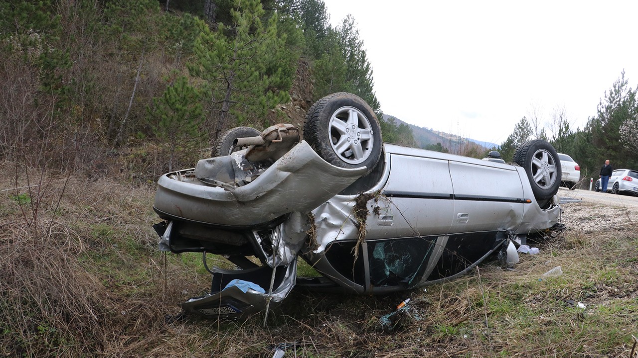 Bayramlaşmaya giderken otomobil devrildi: 1 çocuk öldü, 4 kişi yaralı