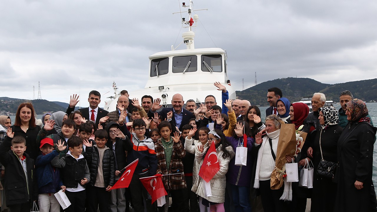 İçişleri Bakanı Soylu, İstanbul’da çocuklarla Boğaz turu yaptı