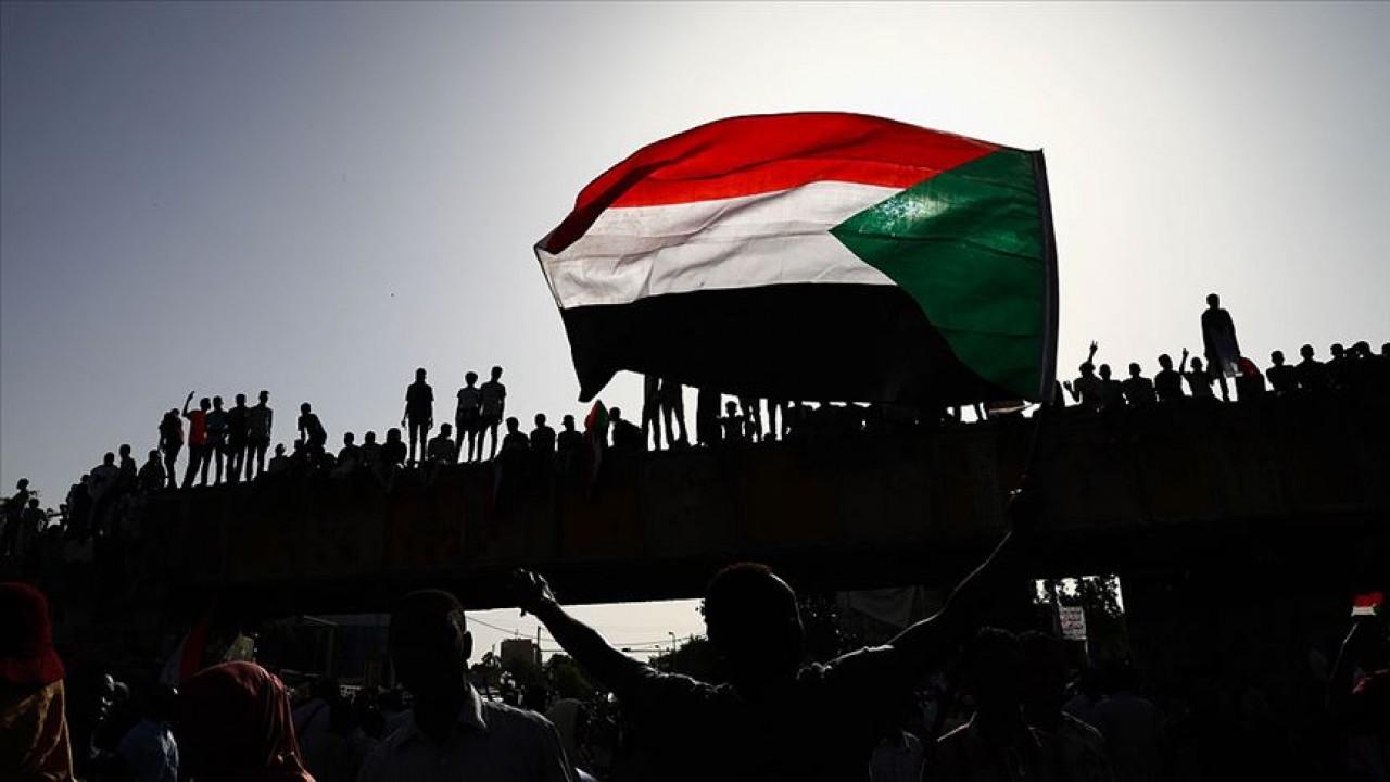 Sudan’daki Türk vatandaşlarının tahliyesi başladı