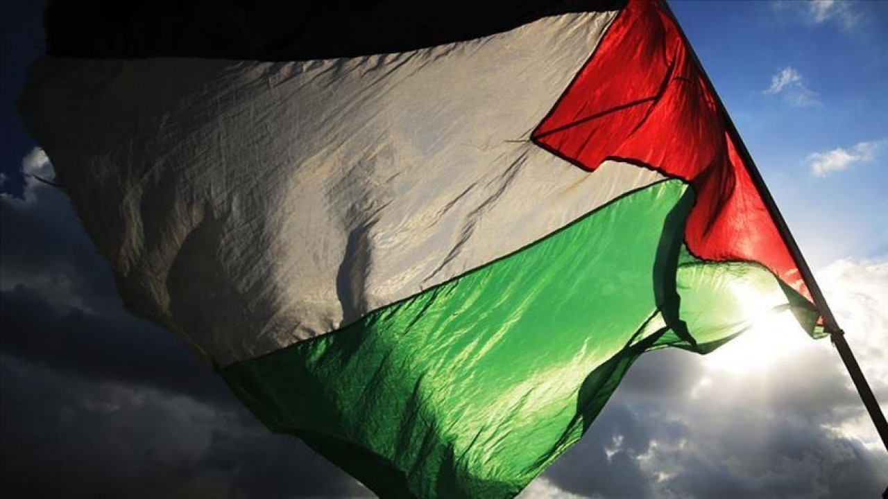 Filistin, El Halil’deki Harem-i İbrahim Camisi’ne İsrail bayrağı dikilmesini kınadı