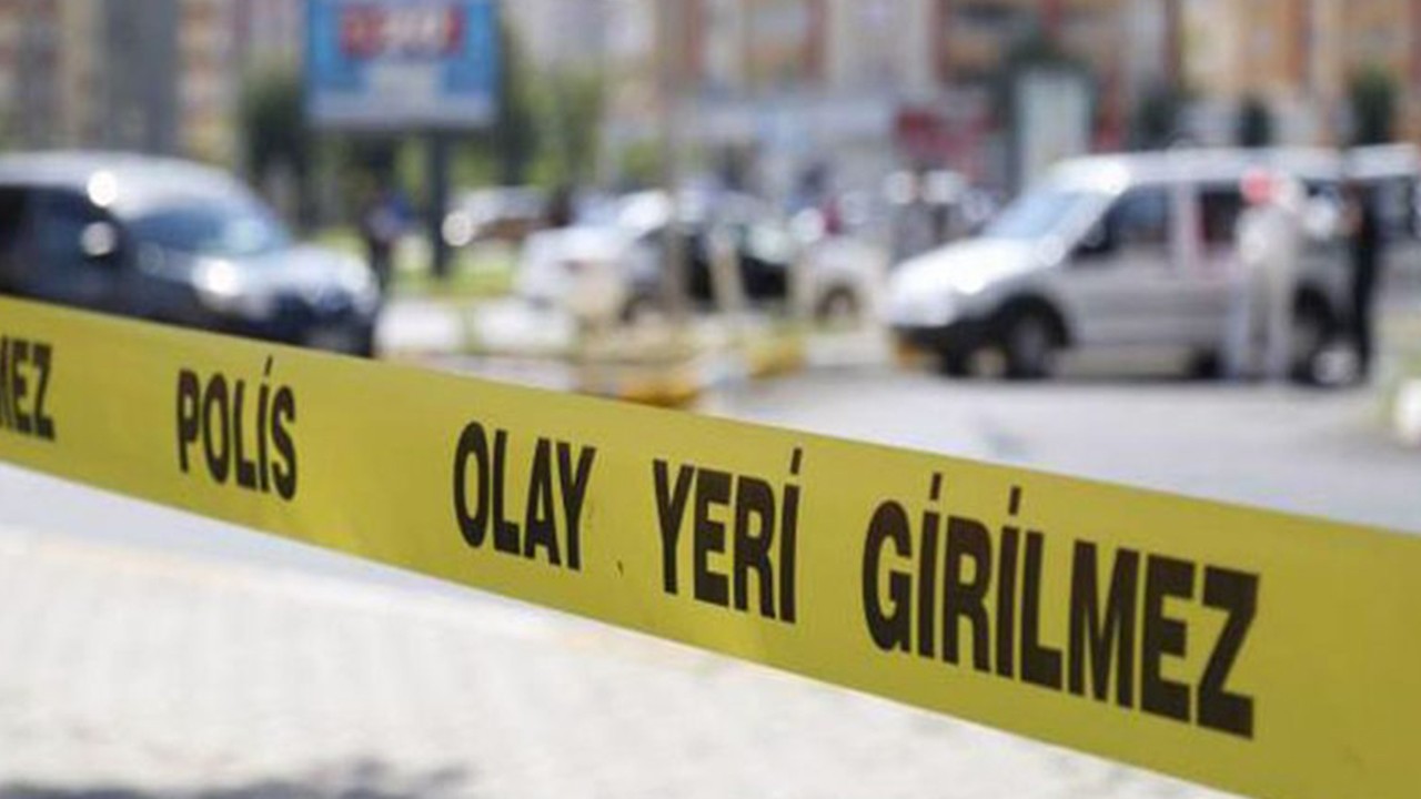 Yol kenarında erkek cesedi bulundu