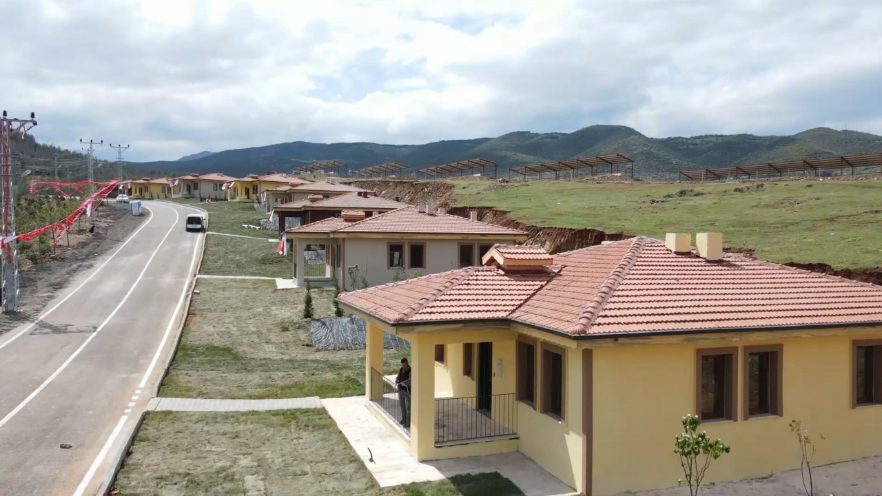 Bakan Kurum'dan Gaziantep Nurdağı'ndaki köy evlerine ilişkin paylaşım