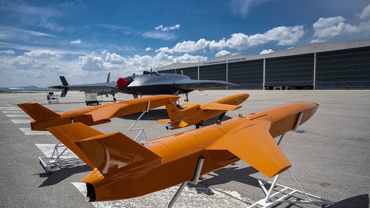 İnsansız savaş uçağı ANKA-3 ilk kez piste çıktı, uçuşa hazırlanıyor