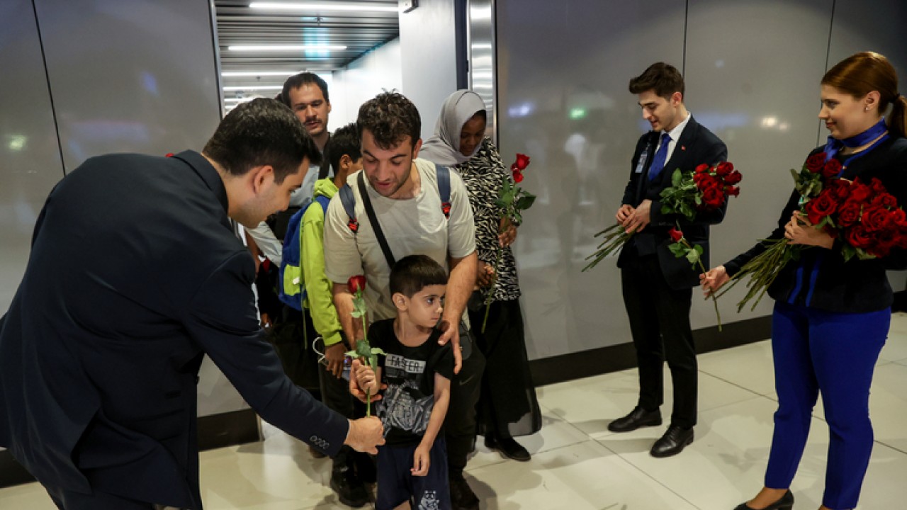 Sudan’dan tahliye edilen vatandaşlar Türkiye’ye döndü