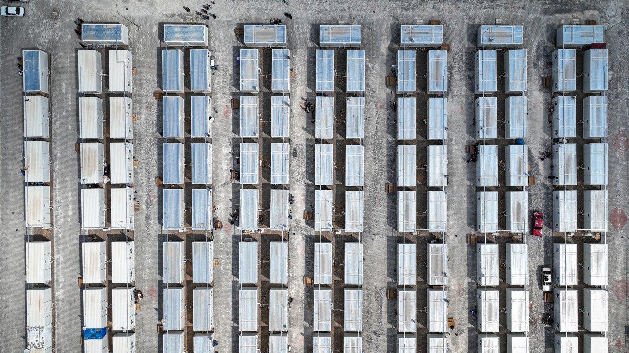 Türkoğlu'ndaki depremzedeler çadırdan konteynere taşınıyor