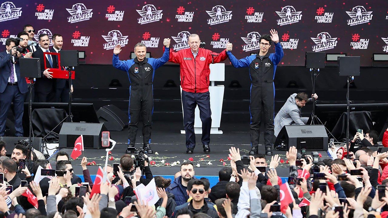 Türkiye'nin ilk uzay yolcuları Alper Gezeravcı ve Tuva Cihangir Atasever kimdir?