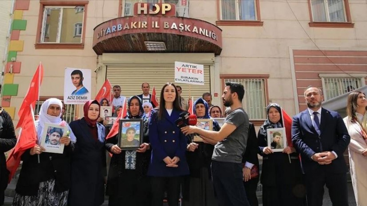 AK Parti Genel Başkan Yardımcısı Karaaslan, Diyarbakır annelerini ziyaret etti