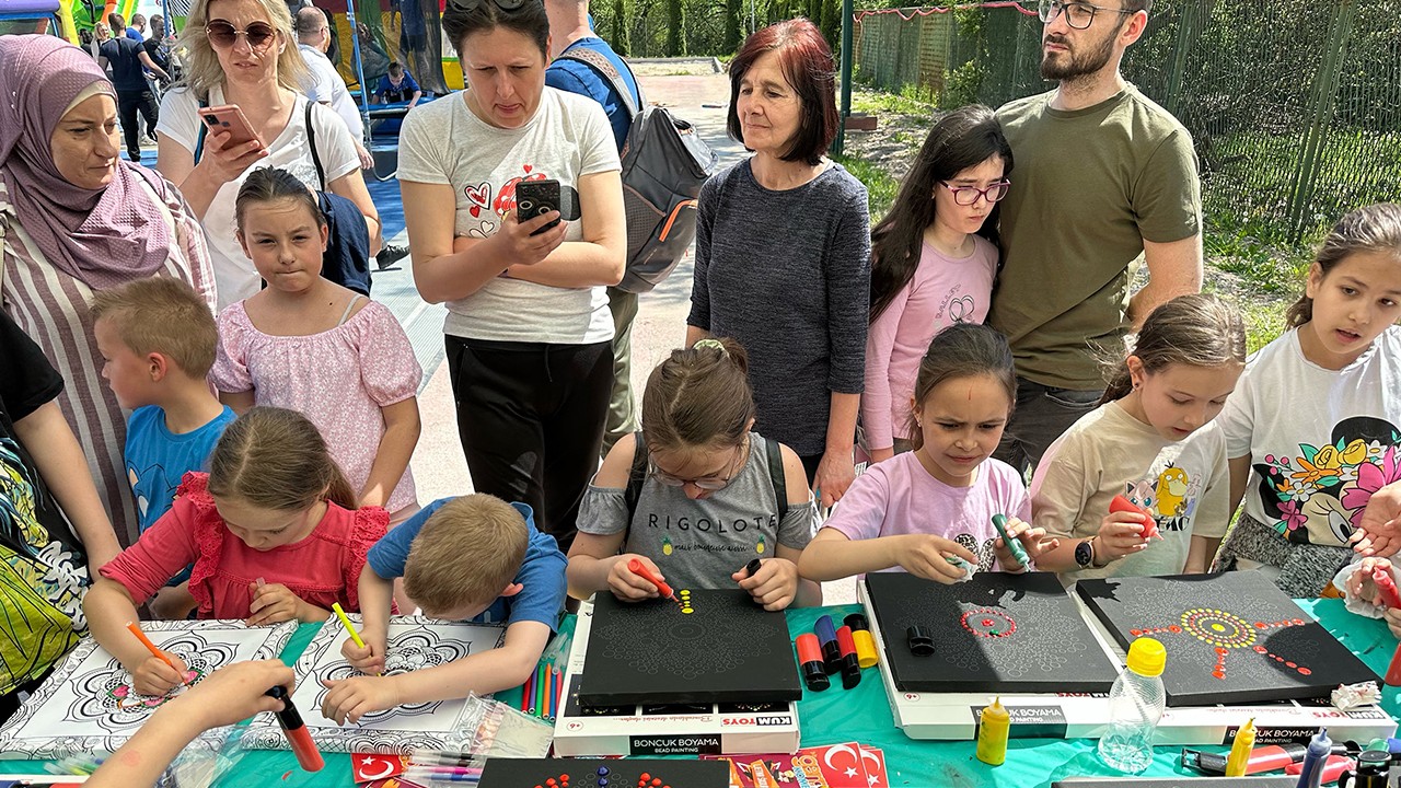 Genç KOMEK Bosnalı çocuklarla buluştu