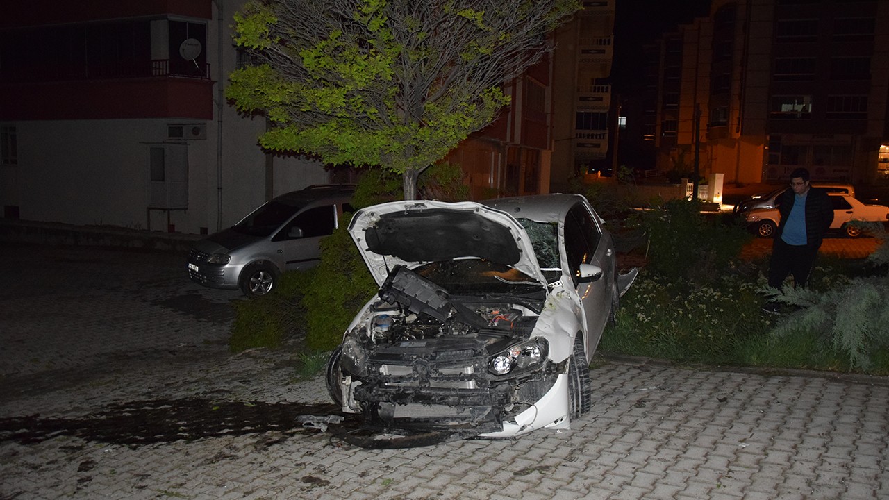 Konya’da önce yayaya çarptı sonra ağaca çarparak durdu: 3 yaralı