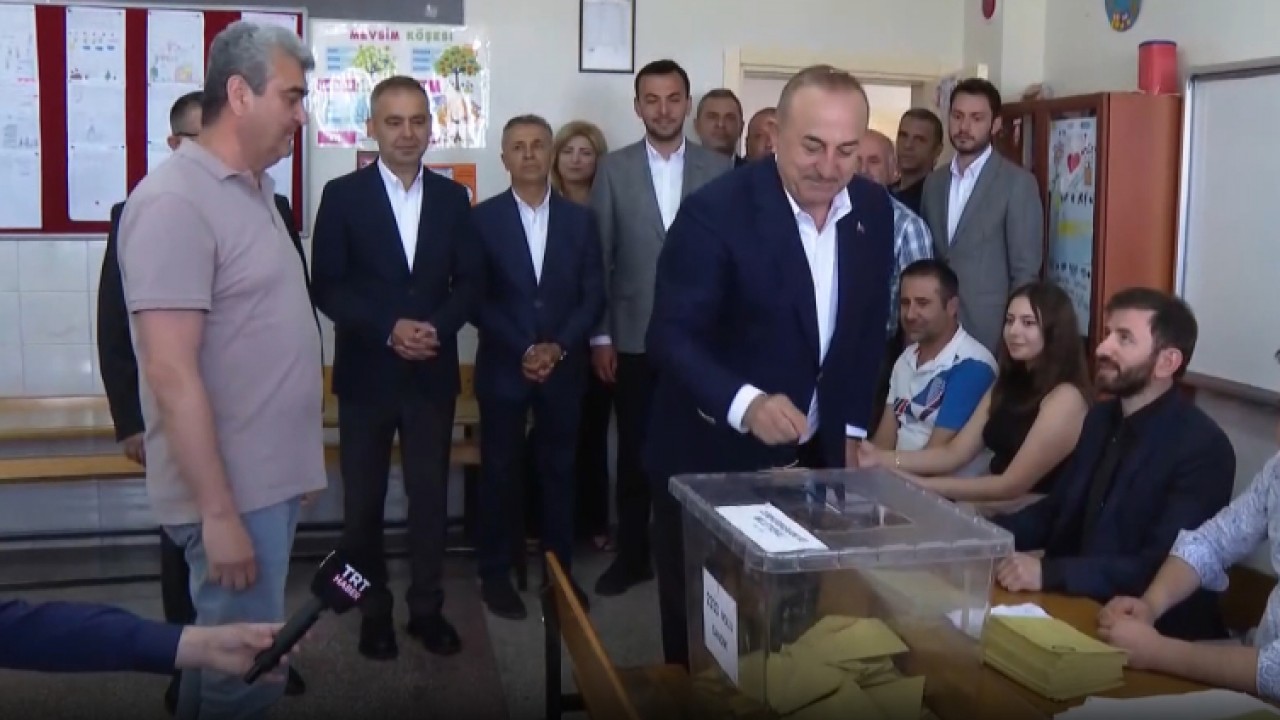 Bakanlar oy kullandı