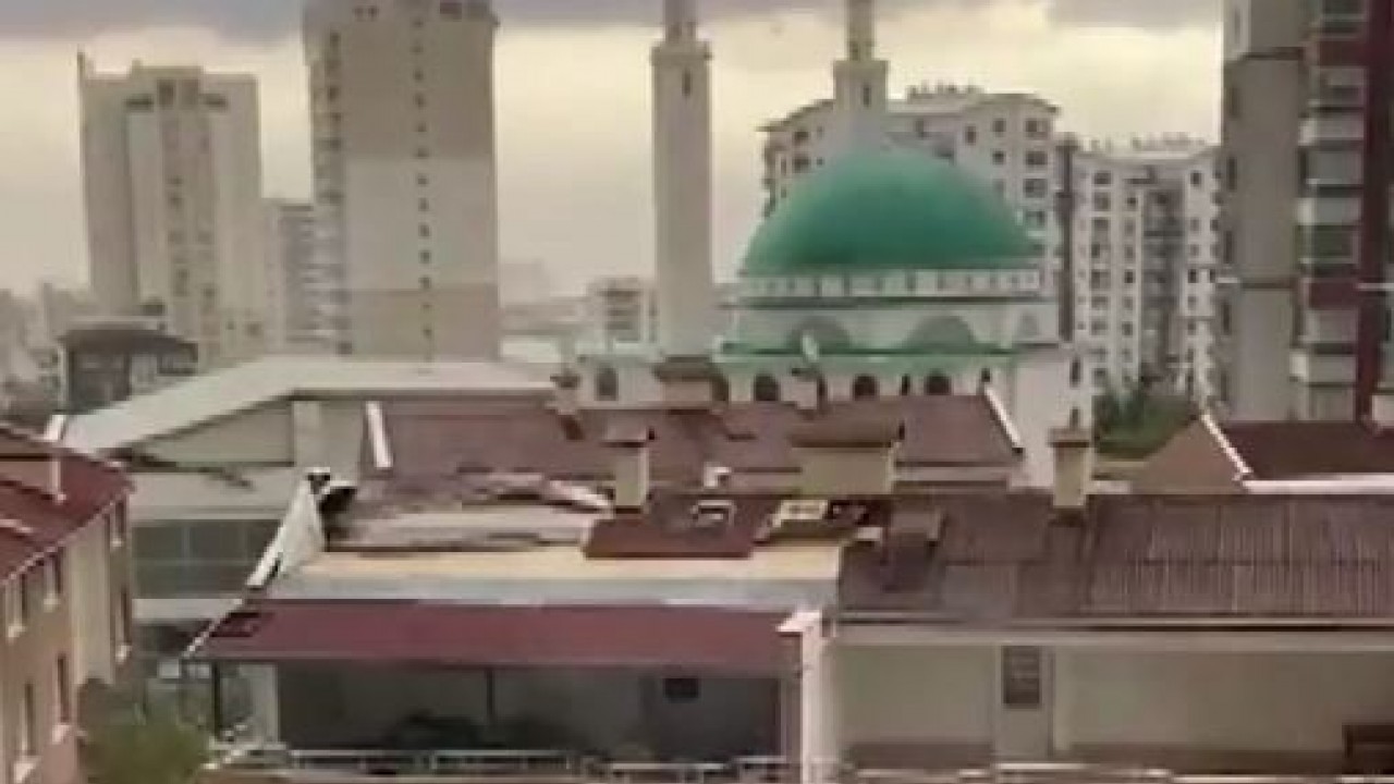 Başkent'te  fırtına etkili oldu! Cami minareleri yıkıldı