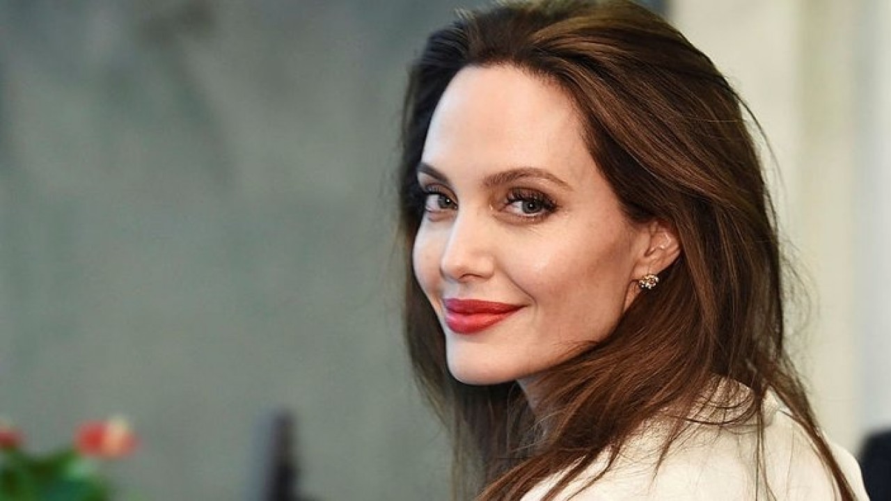 Angelina Jolie, mülteciler ve dezavantajlı gruplara destek için moda dünyasına atıldı